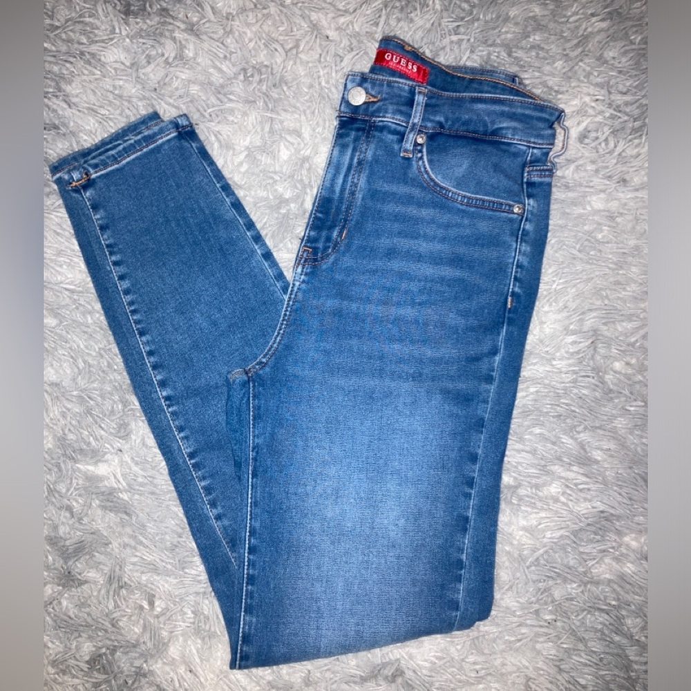 LISTING WILL BE REMOVED 5/7 Guess Skinny Jeans